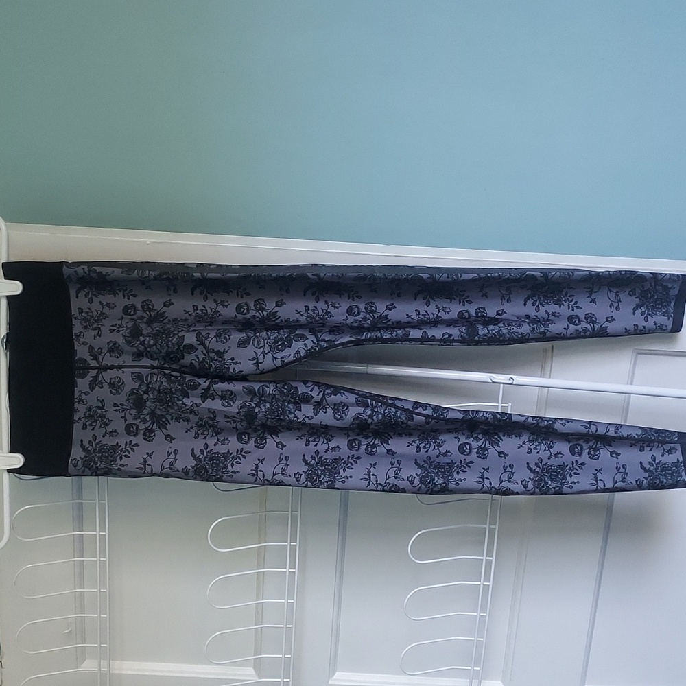 Ultracor Leggings Womens XS Black and Grey Floral Print Athletic Yoga Run Active